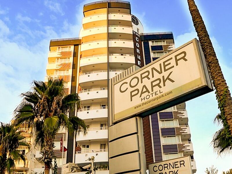 The Corner Park Hotel